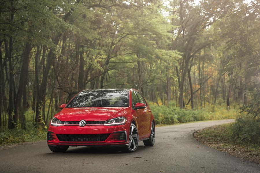  Volkswagen Golf GTI 5-Door (Typ 5G) 2017 года  (NA) (фото 18 из 41)